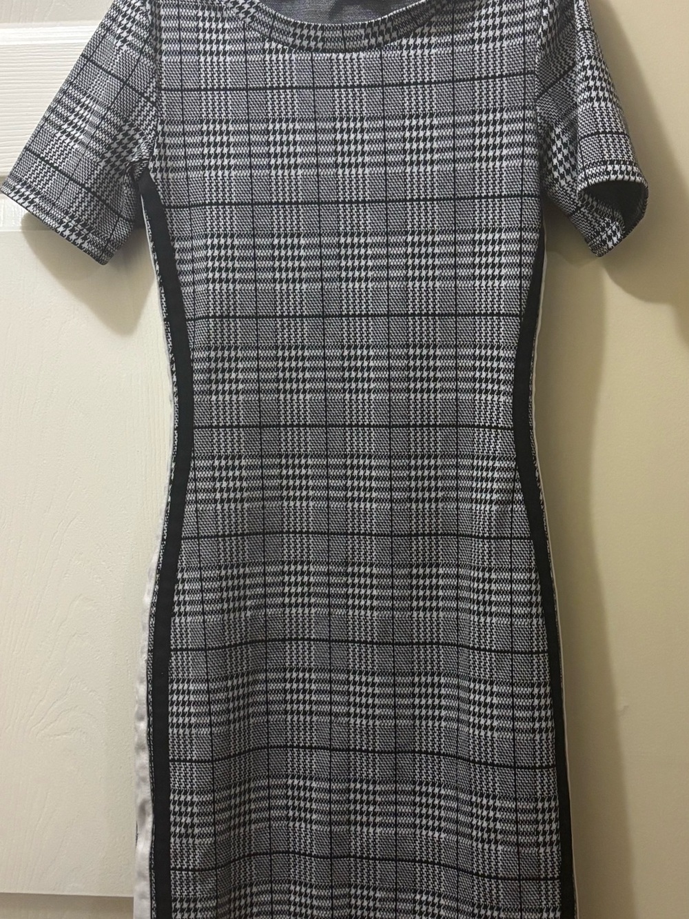 H&M (Divided Line) Black, white, and gray plaid check Girls 10/12